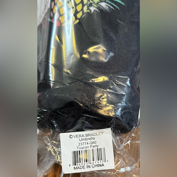 NWT Vera Bradley Toucan Party umbrella. Cover. Handle. Push button. - Picture 5 of 5